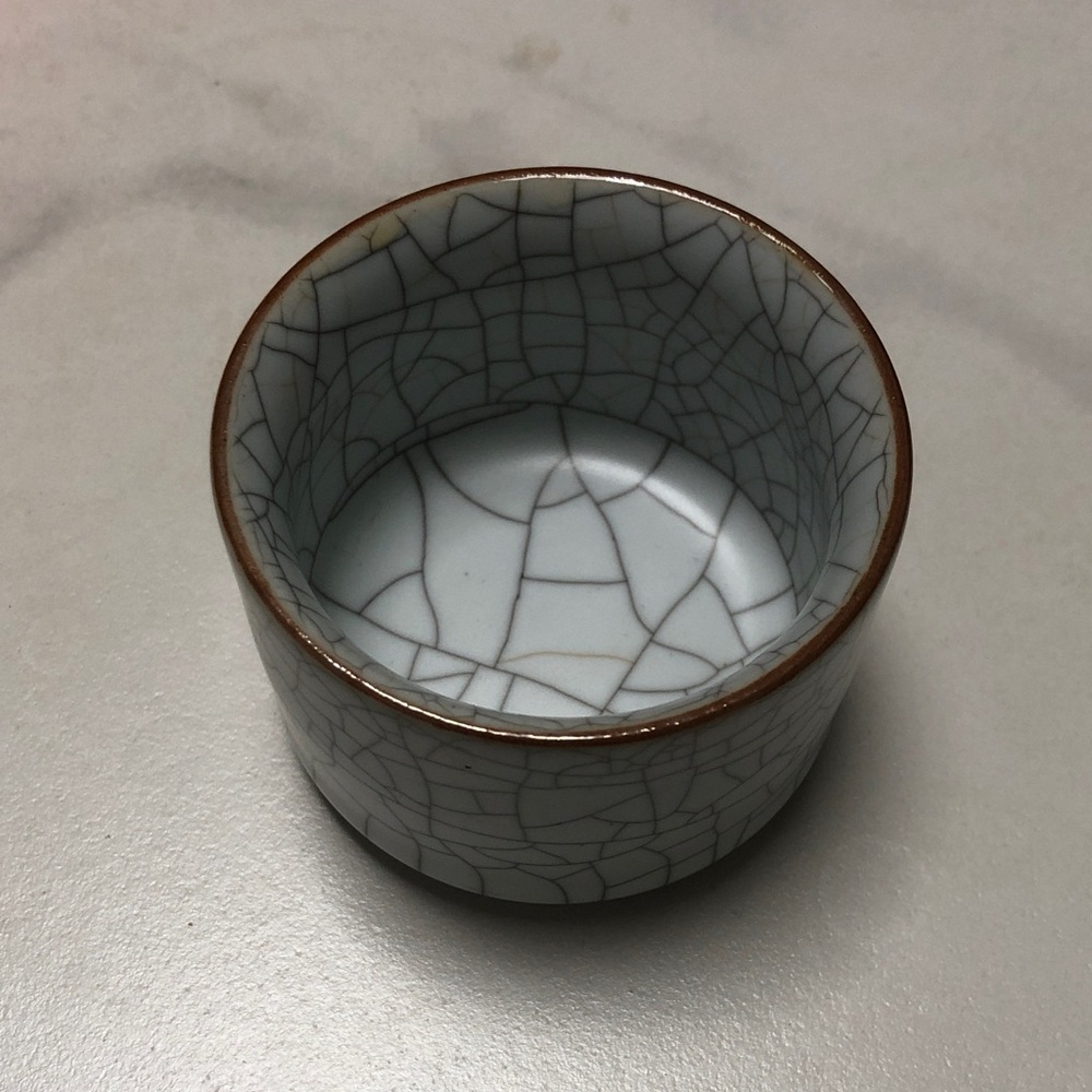 Elegant Crackle Glaze Ceramic Bowl